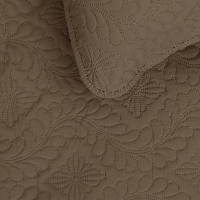 Easy-Going Twin Size Reversible Quilt Set - Image 3