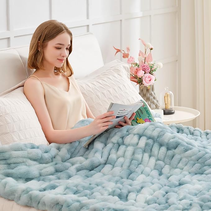 Ultra Soft Luxury Faux Fur Twin Blanket - Image 2
