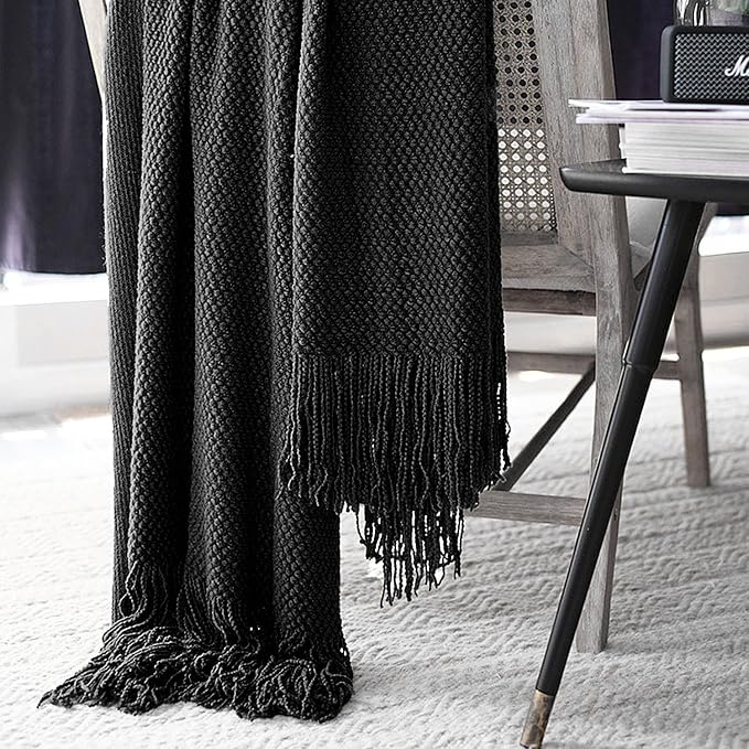 LOMAO Knitted Throw Blanket - Image 4