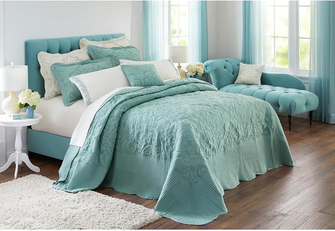 BrylaneHome Bedding Lightweight All Season Modern Amelia Quilted Damask by BrylaneHome