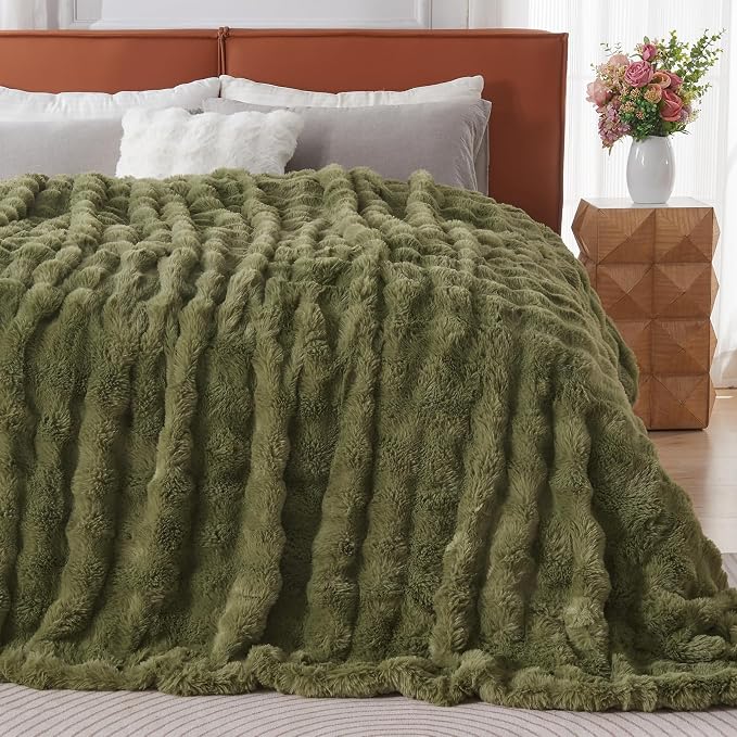 Lotus Karen Faux Fur Throw Blanket Dark Green - Image 3