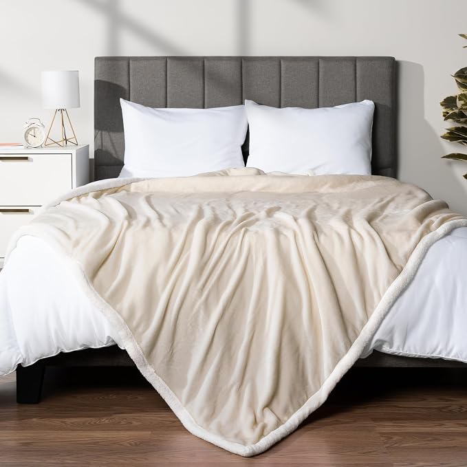 PAVILIA Sherpa Fleece Throw Blanket - Image 4