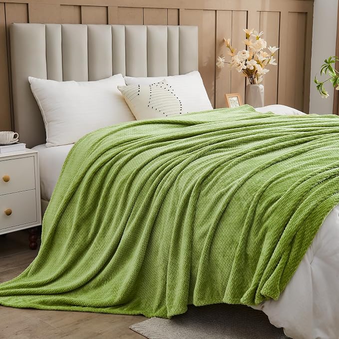 NEWCOSPLAY Super Soft King Blanket Green Premium Silky Flannel Fleece Leaves - Image 4