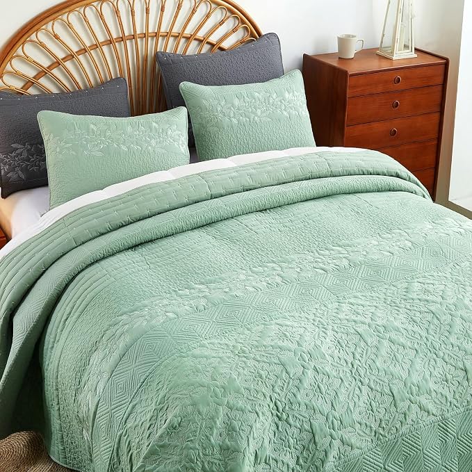 EVENHUG Floral Embroidered Quilt Set Queen Size 3 Piece Bedding Set Reversible - Image 4
