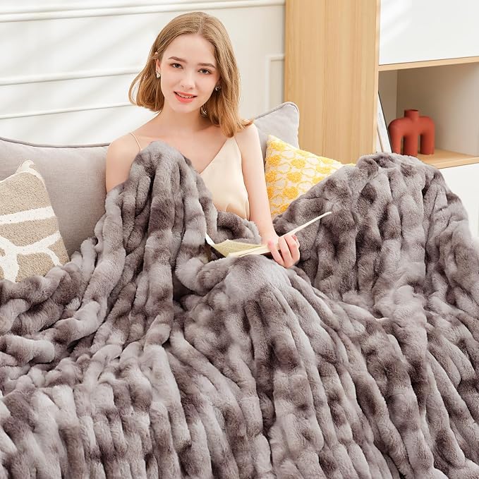Ultra Soft Luxury Faux Fur Throw Blanket - Image 5
