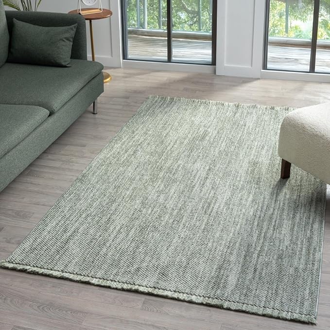 LUXE WEAVERS Solid Machine Woven Green 5x7 Area Rug, Indoor Stain-Resistant by LuxeWeavers