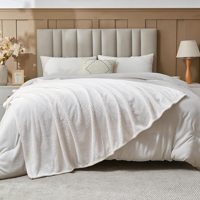 NEWCOSPLAY Super Soft Throw Blanket Ivory Premium Silky Flannel Fleece Leaves - Image 4