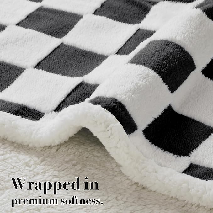 Checkered Dog Blanket, Cute Aesthetic Style Fluffy Fleece Pets Blanket - Image 4