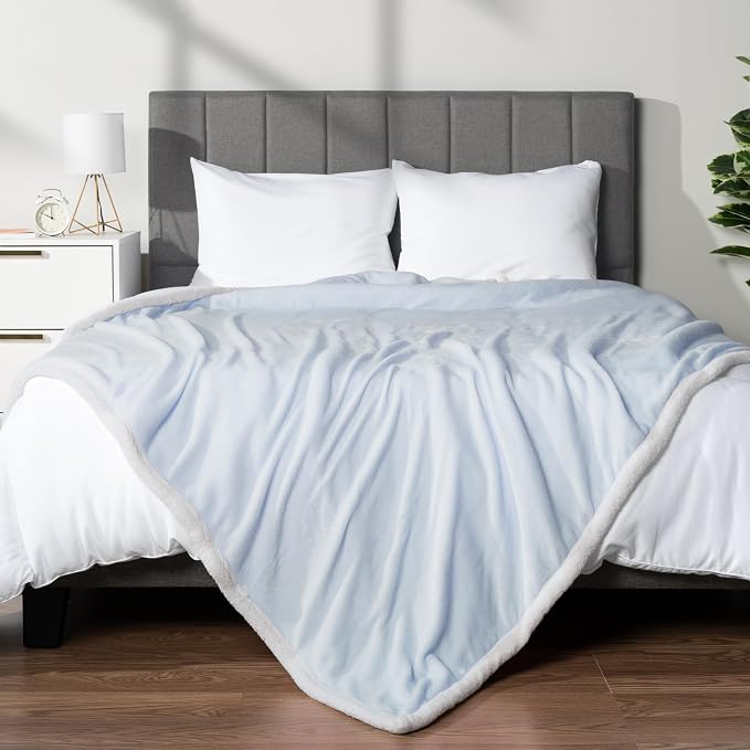PAVILIA Sherpa Fleece Throw Blanket - Image 4