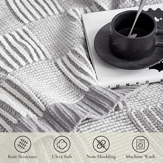 Amélie Home Checkered Knit Throw Blanket - Image 4