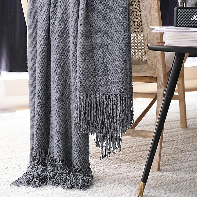 LOMAO Knitted Throw Blanket - Image 4