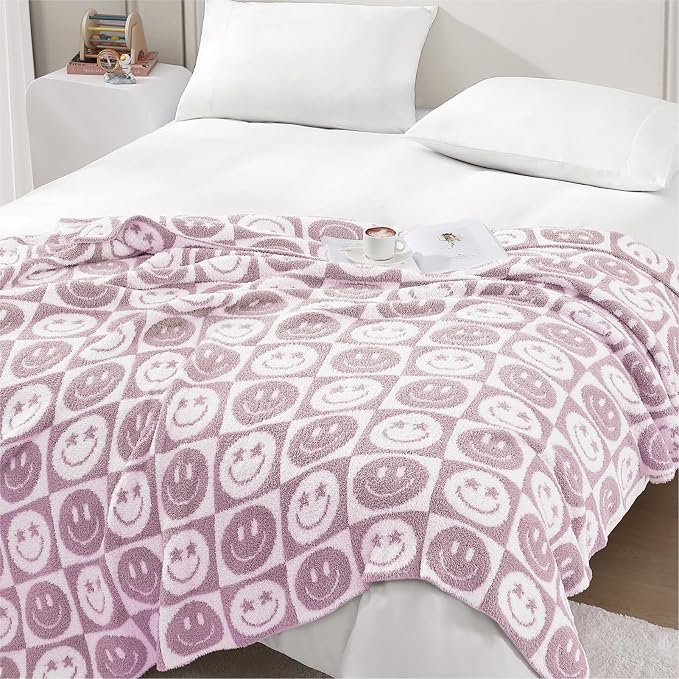 WRENSONGE Checkered Throw Blanket Lilac Smiling Face Soft Cozy Fluffy Warm Hand - Image 4