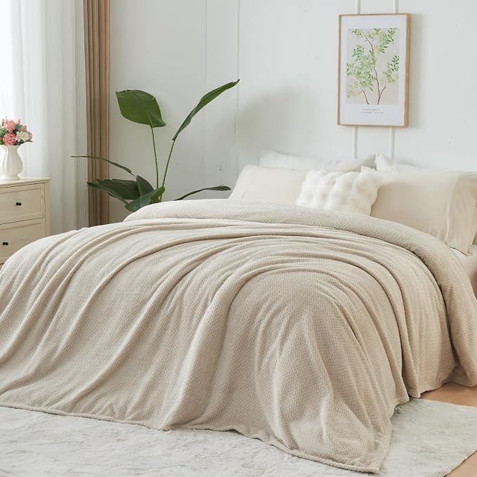 NEWCOSPLAY Super Soft Queen Blanket Linen Premium Silky Flannel Fleece Leaves - Image 3