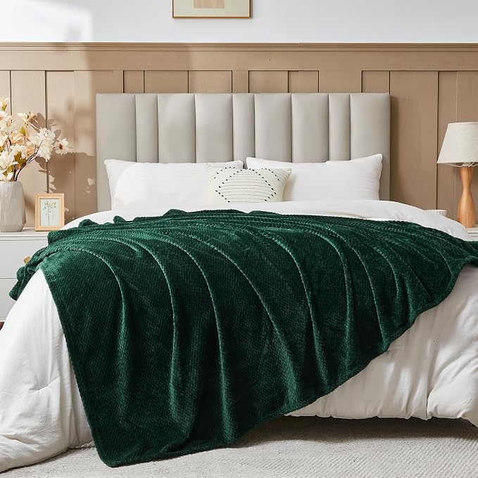 NEWCOSPLAY Super Soft Throw Blanket Forest Green Premium Silky Flannel Fleece - Image 4