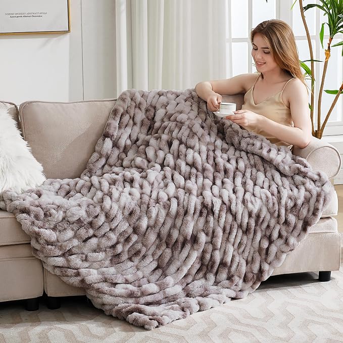 Ultra Soft Luxury Faux Fur Throw Blanket - Image 3
