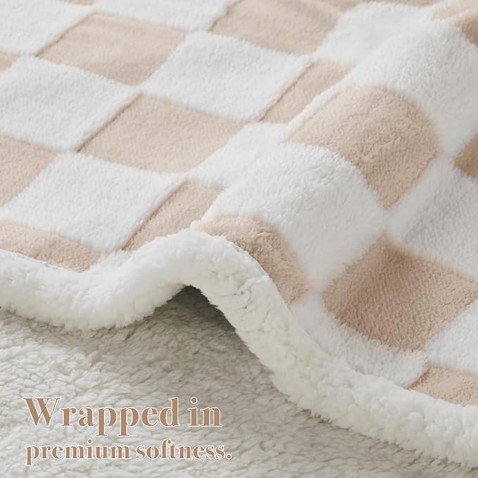 Checkered Dog Blanket, Cute Aesthetic Style Fluffy Fleece Pets Blanket - Image 4