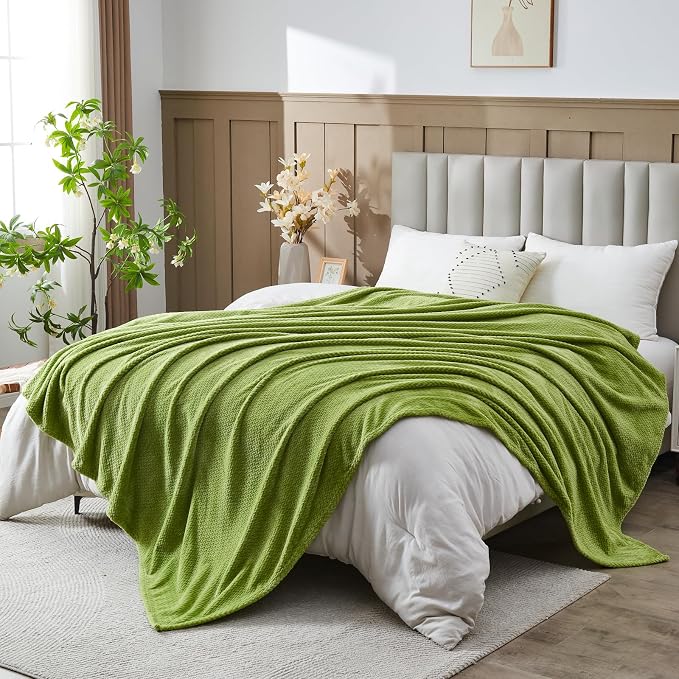 NEWCOSPLAY Super Soft King Blanket Green Premium Silky Flannel Fleece Leaves - Image 2