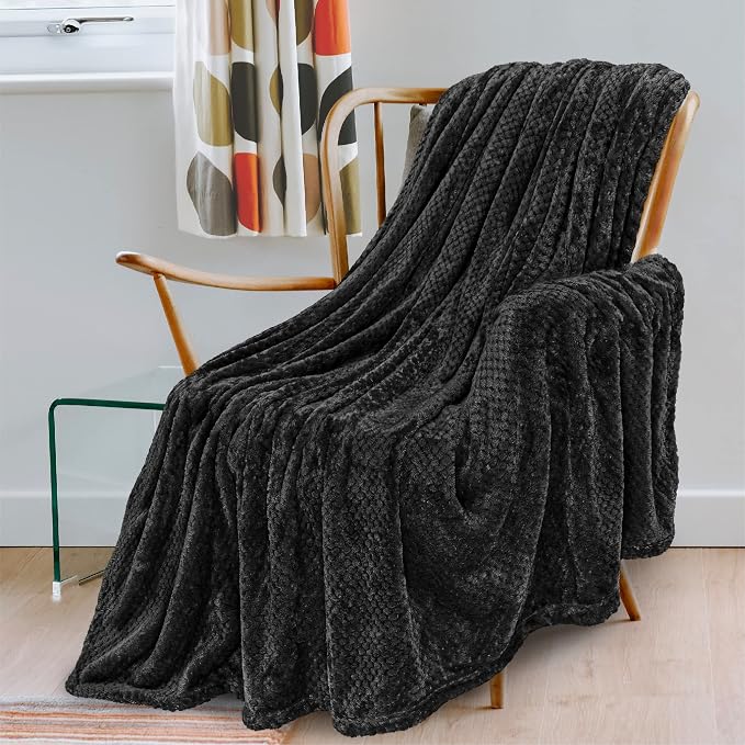 PAVILIA Black Throw Blanket for Couch, Twin Bed, Soft Fleece Throws for Sofa - Image 9
