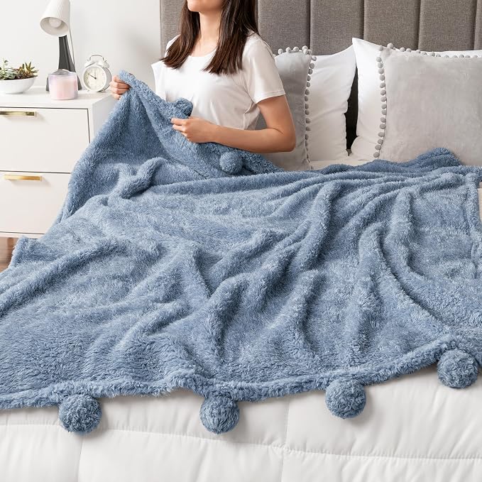 PAVILIA Blue Sherpa Throw Blanket - Image 4