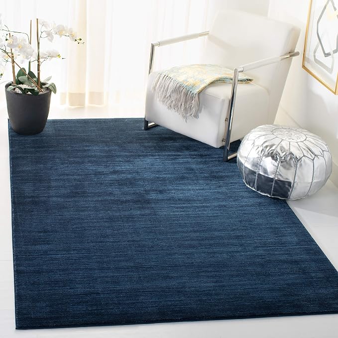 SAFAVIEH Area Rug 4x6 by SAFAVIEH