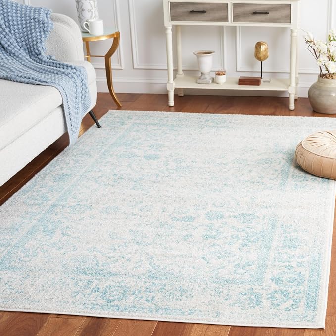 SAFAVIEH Area Rug 4x6 by SAFAVIEH