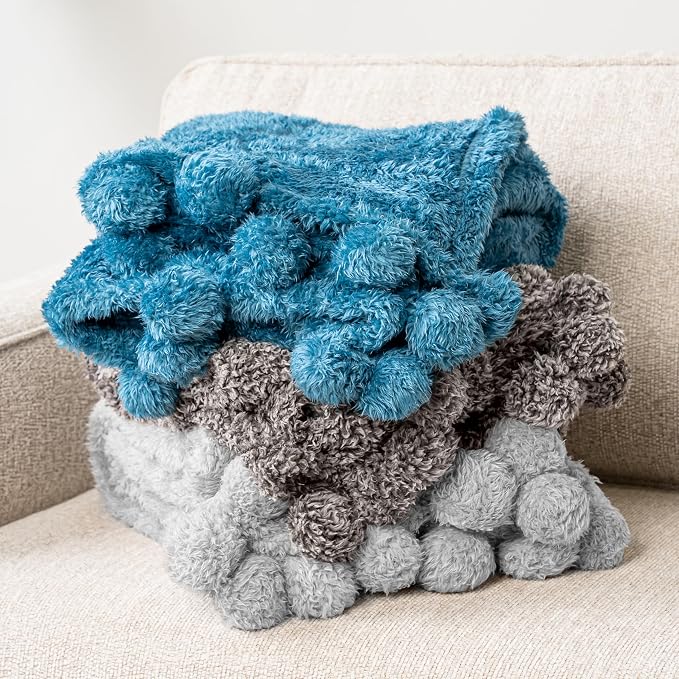 Pavilia Light Grey Sherpa Throw Blanket - Image 6