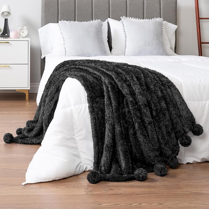 PAVILIA Black Sherpa Throw Blanket - Image 5