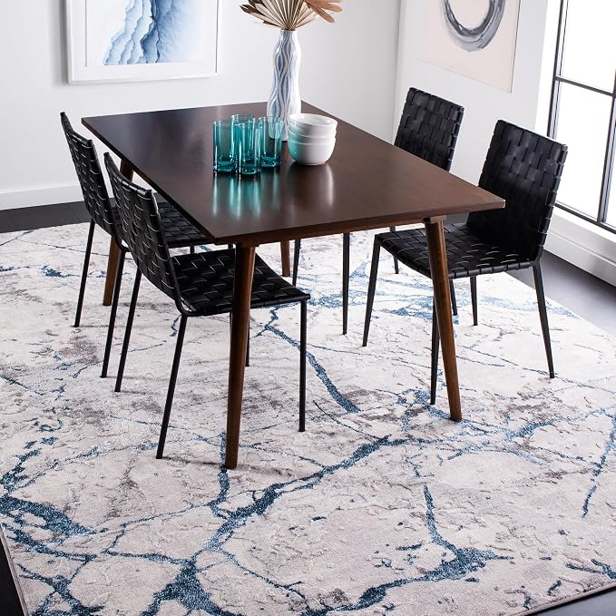 SAFAVIEH Amelia Collection Area Rug by SAFAVIEH