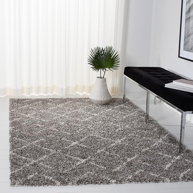 SAFAVIEH Area Rug 4x6 by SAFAVIEH