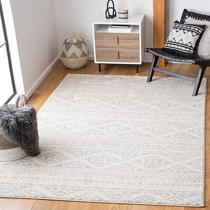 SAFAVIEH Area Rug 4x6 by SAFAVIEH