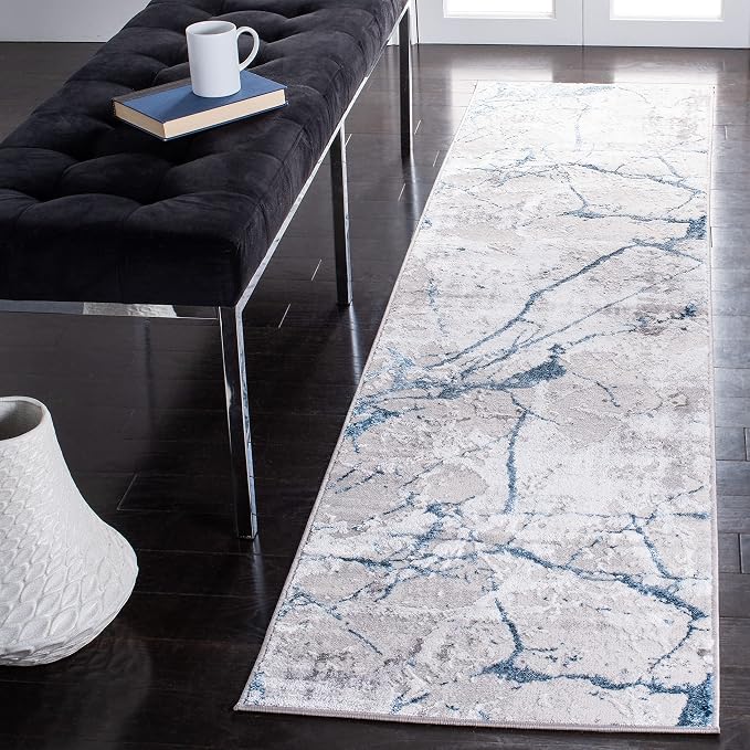 SAFAVIEH Amelia Collection Runner Rug by SAFAVIEH