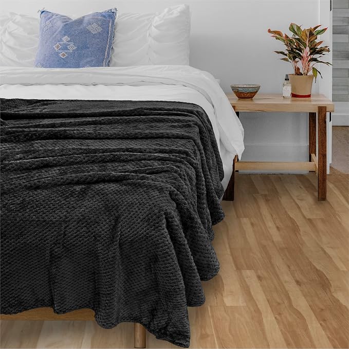 PAVILIA Black Throw Blanket for Couch, Twin Bed, Soft Fleece Throws for Sofa - Image 2
