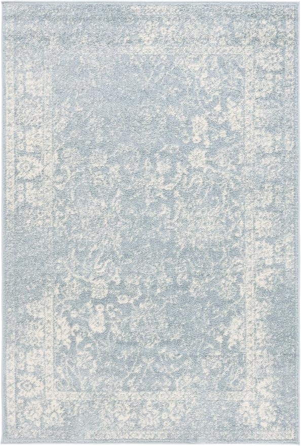 SAFAVIEH Area Rug 4x6 by SAFAVIEH