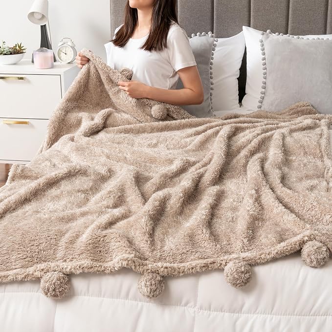 PAVILIA Tan Sherpa Throw Blanket - Image 3