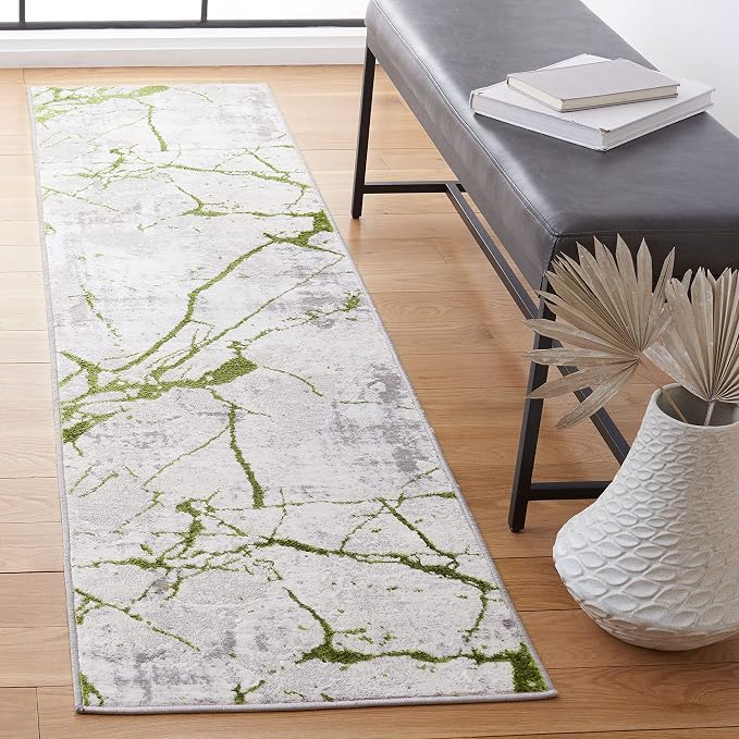 SAFAVIEH Amelia Collection Runner Rug by SAFAVIEH