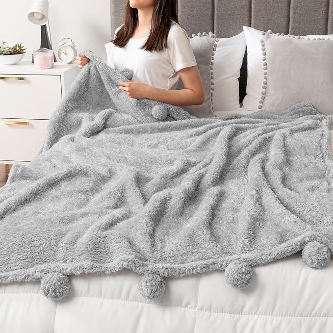 Pavilia Light Grey Sherpa Throw Blanket - Image 4