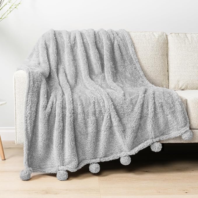 Pavilia Light Grey Sherpa Throw - Image 2