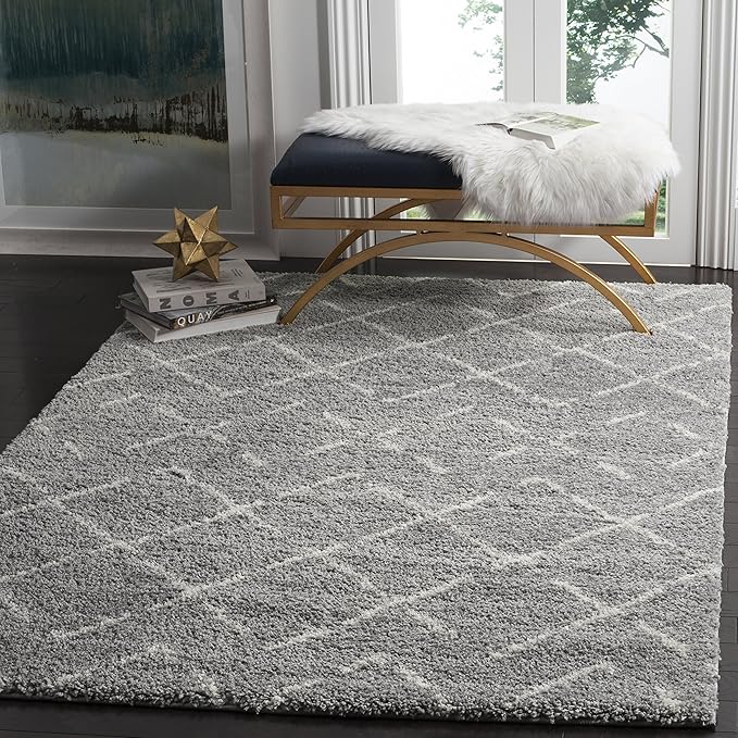 SAFAVIEH Area Rug 4x6 by SAFAVIEH