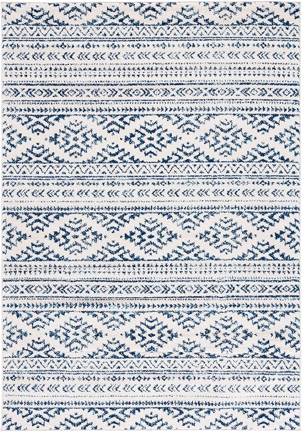 SAFAVIEH Area Rug 4x6 by SAFAVIEH